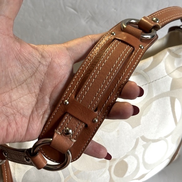 COACH Carly signature shoulder bag - Picture 10 of 11